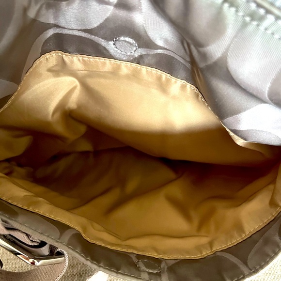 Authentic Coach crossbody bag. - Picture 8 of 12